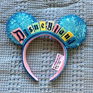 Disneyland Minnie Mouse ear head band.